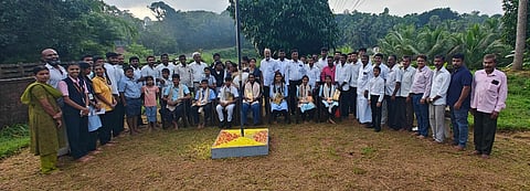  ಕೊಂಡೇಲಾ ್ರೆಂಡ್ಸ್ ಧ್ವಜವಂದನೆ ಕಾರ್ಯಕ್ರಮದಲ್ಲಿ ಗುರುರಾಜ್ ಮಲ್ಲಿಗೆಯಂಗಡಿ ಮಾತನಾಡಿದರು. ಪ್ರಮುಖರಾದ ಶಶಿಕಲಾ, ಪದ್ಮಲತಾ ರಾವ್, ಲೋಕಯ್ಯ ಸಾಲ್ಯಾನ್ ಕೊಂಡೇಲ ಮೊದಲಾದವರಿದ್ದರು.