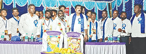 ಕಿಕ್ಕೇರಿ ಹೋಬಳಿಯ ಗಂಗೇನಹಳ್ಳಿ ಗ್ರಾಮದಲ್ಲಿ ಮಂಗಳವಾರ ಜರುಗಿದ ಅಂಬೇಡ್ಕರ್ ಜಯಂತಿಯಲ್ಲಿ ಗಣ್ಯರು ಅಂಬೇಡ್ಕರ್ ಭಾವಚಿತ್ರಕ್ಕೆ ಪುಷ್ಪಾರ್ಚನೆಯೊಂದಿಗೆ ನಮನ ಸಲ್ಲಿಸಿದರು. ಎಚ್.ಟಿ. ಮಂಜು, ಆರ್‌ಟಿಒ ಮಲ್ಲಿಕಾರ್ಜುನ ಮತ್ತಿತರರಿದ್ದರು. 