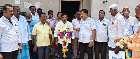 ಕಿಕ್ಕೇರಿ ಹಾಲು ಉತ್ಪಾದಕರ ಸಹಕಾರ ಸಂಘದ ನೂತನ ಅಧ್ಯಕ್ಷರಾಗಿ ಮಂಜೇಗೌಡ ಬುಧವಾರ ಅವಿರೋಧವಾಗಿ ಆಯ್ಕೆಯಾದರು. ಸುರೇಶ್, ಉಮೇಶ್, ಪುಟ್ಟೇಗೌಡ, ಕೆ.ಟಿ.ರಮೇಶ್ ಇತರರು ಇದ್ದರು.