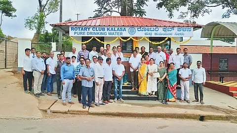 ಕಳಸ ರೋಟರಿ ಸಂಸ್ಥೆಯಿಂದ ಶುದ್ಧ ಕುಡಿಯುವ ನೀರಿನ ಘಟಕವನ್ನು ಉದ್ಘಾಟಿಸಲಾಯಿತು. ರಾಜಗೋಪಾಲ್ ಜೋಷಿ, ವಿಶಾಲ್ ನೋಟದ, ಕೆ.ಕೆ.ಬಾಲಕೃಷ್ಣ ಭಟ್, ಕುಮಾರಸ್ವಾಮಿ, ಕಿರಣ್ ಶೆಟ್ಟಿ, ಸುಗಮ್, ಗಿರಿಜಾಶಂಕರ ಜೋಷಿ, ಪಣೀಶ್, ಪ್ರಸನ್ನ ಇತರರಿದ್ದರು. ------------------
