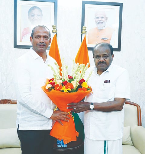 The Central Government should rush to the aid of farmers.