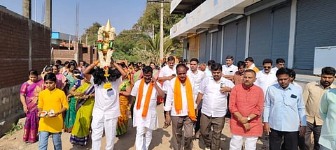 ಮುದಗಲ್‌ನಲ್ಲಿ ರಾಮಲಿಂಗೇಶ್ವರ ಜಾತ್ರೆ ನಿಮಿತ್ತ ಕಲಶ ಮೆರವಣಿಗೆ ಜರುಗಿತು. ಪ್ರಮುಖರಾದ ರಜನಿಕಾಂತ ಶೆಟ್ಟಿ, ಮಹೇಶ ವಸ್ತ್ರದ್, ರಾಜು ಮಾಲಿಪಾಟೀಲ್, ಶಂಕರಗೌಡ ಕಿಡದೂರು, ಎಲ್.ಟಿ.ನಾಯ್ಕ, ಶರಣಪ್ಪ ಕುಂಬಾರ, ಬಾಬು ಉಪ್ಪಾರ ಇದ್ದರು.