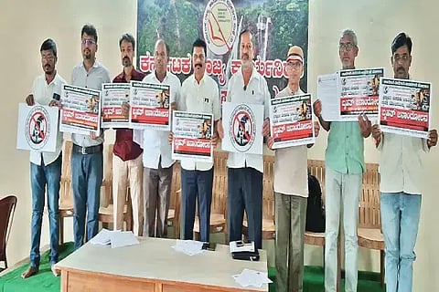 ಸಾಗರದಲ್ಲಿ ಅಣು ಸ್ಥಾವರ ಯೋಜನೆ ವಿರೋಧಿ ಹೋರಾಟ ಕುರಿತ ಭಿತ್ತಿಚಿತ್ರವನ್ನು ಬಿಡುಗಡೆಗೊಳಿಸಲಾಯಿತು. ಇಂದೂಧರ ಬೇಸೂರು, ತೀ.ನ.ಶ್ರೀನಿವಾಸ್, ಸೀತಾರಾಮ, ಶಿವಾನಂದ ಗೌಡ, ಅರವಿಂದ ಇತರರಿದ್ದರು.