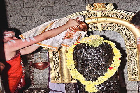 ಕಿಗ್ಗಾ ಶ್ರೀ ಋಷ್ಯಶೃಂಗೇಶ್ವರ ಸ್ವಾಮಿಗೆ ಜಗದ್ಗುರು ಶ್ರೀವಿಧುಶೇಖರ ಭಾರತೀ ಸ್ವಾಮೀಜಿ ವಿಶೇಷ ಪೂಜೆ ಸಲ್ಲಿಸಿದರು.