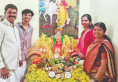 ಮಲಯಾಳಿಗರು ವಿಶು ಸೌರಮಾನ ಯುಗಾದಿಯನ್ನು ಆಚರಿಸುತ್ತಿರುವುದು.