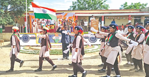 ಯಡ್ರಾಮಿಯಲ್ಲಿ ತಹಸೀಲ್ದಾರ್​ ಯಲ್ಲಪ್ಪ ಸುಬೇದಾರ್​ ಧ್ವಜಾರೋಹಣ ನೆರವೇರಿಸಿದರು. ದೇವಿಂದ್ರ ಬಡಿಗೇರ,  ಬಸವರಾಜ ಖಾನಗೌಡರ, ಶಿವಕುಮಾರ ಡಂಬಳ, ವೀರಣ್ಣ ಕವಲಗಿ ಇತರರಿದ್ದರು.