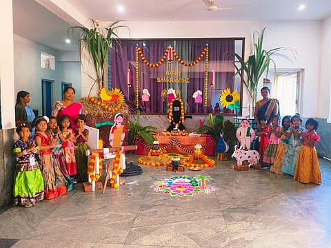 ಹುಲಿಕೆರೆ ಗ್ರಾಮದ ಕೆ.ಆರ್.ಸಾಗರ ಮುಖ್ಯರಸ್ತೆಯಲ್ಲಿರುವ ಬಿ.ಜಿ.ಎಸ್ ಬಾಲಜಗತ್ ಶಾಲೆಯಲ್ಲಿ ಮಕರ ಸಂಕ್ರಾತಿ ಹಬ್ಬವನ್ನು ಆಚರಿಸಲಾಯಿತು. 