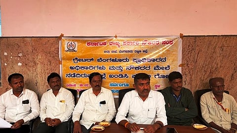 ರಾಮನಗರದಲ್ಲಿ ಸರ್ಕಾರಿ ನೌಕರರ ಸಂಘದ ಜಿಲ್ಲಾಧ್ಯಕ್ಷ ಕೆ.ಸತೀಶ್ ಸುದ್ದಿಗೋಷ್ಠಿಯಲ್ಲಿ ಮಾತನಾಡಿದರು. ಸಂಘದ ಶಿವಸ್ವಾಮಿ, ಭೈರಪ್ಪ, ಜಯಪ್ರಕಾಶ್ ಇದ್ದರು.
