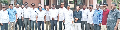  ಚಿತ್ತಾಪುರ ತಾಲೂಕಿನ ದಂಡೋತಿ ಮುರಾರ್ಜಿ ದೇಸಾಯಿ ವಸತಿಶಾಲೆಗೆ ಕಾಂಗ್ರೆಸ್​ ಮುಖಂಡರ ನಿಯೋಗ ಗುರುವಾರ ಭೇಟಿ ನೀಡಿ ಮಾಹಿತಿ ಪಡೆಯಿತು.