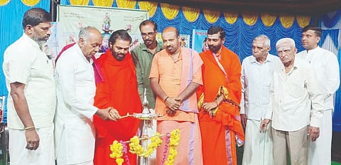The guiding principle of religious practice is the doctrine of Shikhamani.