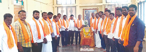 ದೇವದುರ್ಗದ ತಾಲೂಕು ಆಡಳಿತ ಸಭಾಂಗಣದಲ್ಲಿ ಶಿವಯೋಗಿ ಸಿದ್ದರಾಮೇಶ್ವರ ಜಯಂತಿ ಆಚರಣೆ ಮಾಡಲಾಯಿತು. ತಹಸೀಲ್ದಾರ್ ನಾಗಮ್ಮ ಕಟ್ಟಿಮನಿ, ಶಿರಸ್ತೇದಾರ್ ಭೀಮರಾಯ ಮೇಟಿ, ಭೋವಿ ಸಮಾಜದ ತಾಲೂಕು ಅಧ್ಯಕ್ಷ ಬಸವರಾಜ್ ಮಸರಕಲ್, ಶಿವರಾಜ್ ಗೆಜ್ಜೆಬಾಯಿ, ಮಾರೆಪ್ಪ ಇದ್ದರು.