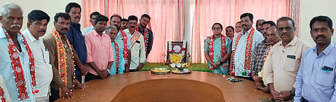  ಹನೂರಿನಲ್ಲಿ ತಾಲೂಕು ಆಡಳಿತದ ವತಿಯಿಂದ ಸಂತ ಸೇವಾಲಾಲರ ಜಯಂತಿ ಆಚರಣೆ ನಡೆಯಿತು. ಕೆ.ಎನ್ ಚೈತ್ರಾ, ಮಾದೇಶ್, ಶಾಂತರಾಜು, ಮುನಿಯನಾಯಕ ಇತರರಿದ್ದರು. 