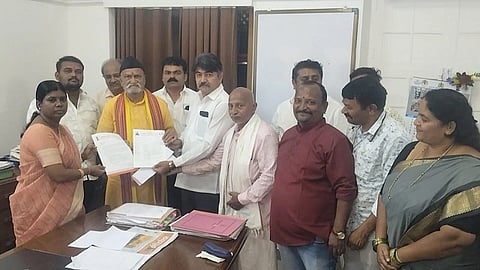 ಜಿಲ್ಲಾಡಳಿತದ ಮೂಲಕ ಸರ್ಕಾರಕ್ಕೆ ಮನವಿ ರವಾನೆ