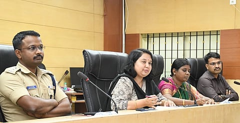 ರೈತ ಮುಖಂಡರು, ರೈತರ ಸಭೆ ನಡೆಸಿ ಜಿಲ್ಲಾಧಿಕಾರಿ ಸ್ನೇಹಲ್ ಆರ್.  ಮಾತನಾಡಿದರು.