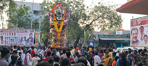 ಹೊಸಪೇಟೆ ಚಿತ್ತವಾಡ್ಗಿಯಲ್ಲಿ ಮಹಾ ಶಿವರಾತ್ರಿ ನಿಮಿತ್ತ ಸೋಮವಾರ ಬೆಳಗ್ಗೆ ಶ್ರೀ ಸದ್ಗುರು ಶ್ರೀ ಎಣ್ಣೇರಂಗ ಬಸವೇಶ್ವರ ದೇಗುಲದ ಶ್ರೀ ಯನ್ನಪ್ಪ ತಾತ ನವರ ರಥೋತ್ಸವ ಜರುಗಿತು.