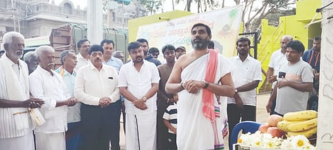 ಸ್ವಗ್ರಾಮದಲ್ಲಿ ಮಹಾದ್ವಾರ ನಿರ್ಮಿಸಲು ಬದ್ಧ highway