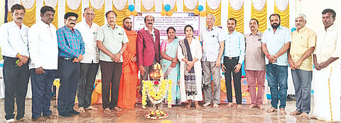 ಸರಗೂರು ಪಟ್ಟಣದ ನಾಮಧಾರಿ ಸಮುದಾಯದ ಭವನದಲ್ಲಿ ಆಯೋಜಿಸಿದ್ದ ಅಂತಾರಾಷ್ಟ್ರೀಯ ವಿಶೇಷಚೇತನರ ದಿನಾಚರಣೆ ಕಾರ್ಯಕ್ರಮವನ್ನು ಗಣ್ಯರು ಉದ್ಘಾಟಿಸಿದರು. ತೋಂಟದಾರ್ಯ ಸ್ವಾಮೀಜಿ, ಶ್ರೀನಿವಾಸಕುಮಾರ್, ಮೋಹನಕುಮಾರಿ, ಚಾಮನಾಯಕ ಇತರರು ಇದ್ದರು.