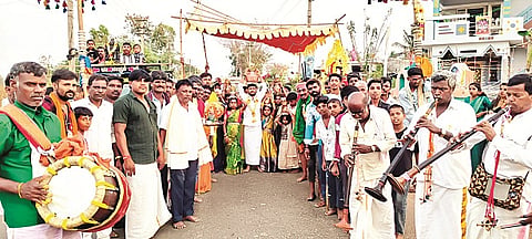 ಸರಗೂರು ತಾಲೂಕಿನ ಗೊತಾಗಾಲಹುಂಡಿ ಗ್ರಾಮದಲ್ಲಿ ಬಿಳಿಗಿರಿ ರಂಗನಾಥಸ್ವಾಮಿ ದೇವರನ್ನು ಪ್ರಮುಖ ಬೀದಿಗಳಲ್ಲಿ ಮೆರವಣಿಗೆ ಮಾಡಲಾಯಿತು. 