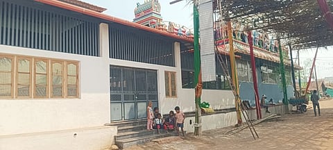 ಸರಗೂರು ತಾಲೂಕಿನ ಇಟ್ನ ಮತ್ತು ಹಾಲುಗಡ ಗ್ರಾಮದಲ್ಲಿ ಚಿಕ್ಕ ದೇವಮ್ಮನ ದೇವಸ್ಥಾನ.