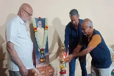 ಹೆಗ್ಗೋಡಿನಲ್ಲಿ ಆಯೋಜಿಸಿದ್ದ ಕೆ.ವಿ.ಸುಬ್ಬಣ್ಣ ಸಂಸ್ಮರಣೆ ಕಾರ್ಯಕ್ರಮವನ್ನು ಹೆಸರಾಂತ ವನ್ಯಜೀವಿ ತಜ್ಞರಾದ ಕೃಪಾಕರ್ ಮತ್ತು ಸೇನಾನಿ ಉದ್ಘಾಟಿಸಿದರು. ವಿಮರ್ಶಕ ಟಿ.ಪಿ.ಅಶೋಕ್ ಇದ್ದರು.