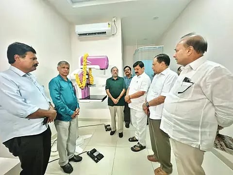 ಆರಗ ಸಮೀಪದ ಎಂಐಒ ಆಸ್ಪತ್ರೆಯಲ್ಲಿ ಪ್ರಾರಂಭಿಸಲಾದ ಮ್ಯಾಮೋಗ್ರಫಿ ವಿಭಾಗವನ್ನು ಶಾಸಕ ಆರಗ ಜ್ಞಾನೇಂದ್ರ ಉದ್ಘಾಟಿಸಿದರು. ಕಿಮ್ಮನೆ ರತ್ನಾಕರ, ಆರ್.ಎಂ.ಮಂಜುನಾಥ ಗೌಡ, ಡಾ.ಸುರೇಶ್ ರಾವ್ ಇತರರಿದ್ದರು.