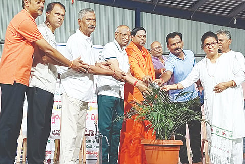  ಮಸ್ಕಿಯ ಶ್ರೀಭ್ರಮರಾಂಬ ದೇವಸ್ಥಾನದ ಆವರಣದಲ್ಲಿ ಆಯೋಜಿಸಿರುವ ಯೋಗ ಶಿಬಿರಕ್ಕೆ ಮಾಜಿ ಶಾಸಕ ಪ್ರತಾಪಗೌಡ ಪಾಟೀಲ್ ಉದ್ಘಾಟಿಸಿದರು. 