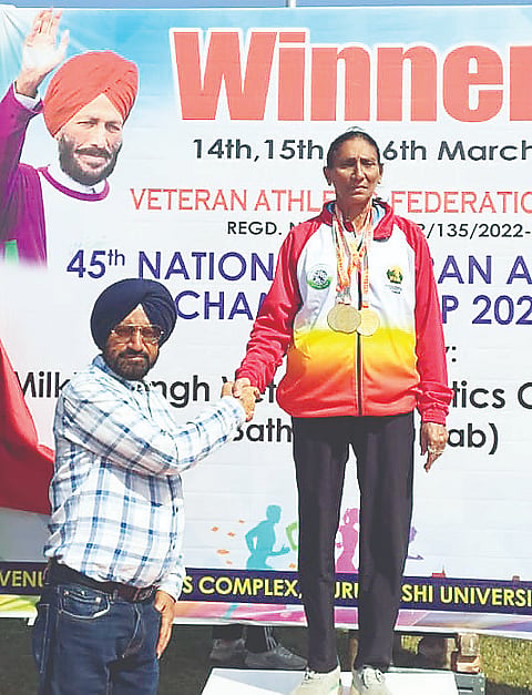 ರಾಷ್ಟ್ರೀಯ ಮಟ್ಟದ  ಮಾಸ್ಟರ್ಸ್ ಅಥ್ಲೆಟಿಕ್‌ನಲ್ಲಿ ಮೂರು ಚಿನ್ನದ ಪದಕ ಪಡೆದ ಮುಳ್ಳೇರ ಪೊನ್ನಮ್ಮ ಪೂವಣ್ಣ.