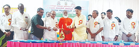 ವಟಗಲ್‌ನಲ್ಲಿ ಆರೋಗ್ಯ ತಪಾಸಣೆ ಉಚಿತ ಶಿಬಿರವನ್ನು ಲಿಂಗಸುಗೂರು ಸಾರ್ವಜನಿಕ ಆಸ್ಪತ್ರೆ ಮುಖ್ಯ ವೈದ್ಯಾಧಿಕಾರಿ ರುದ್ರಗೌಡ ಪೊ.ಪಾ. ಉದ್ಘಾಟಿಸಿದರು. 
