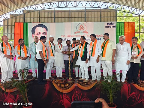ಬಸವಕಲ್ಯಾಣದ ಬಸವ ಮಹಾಮನೆ ಪರಿಸರದಲ್ಲಿ ಅಯೋಜಿಸಿದ್ದ ಬಿಜೆಪಿ ಜಿಲ್ಲಾ ಮಟ್ಟದ ಪ್ರಶಿಕ್ಷಣ ವರ್ಗವನ್ನು ವಿಧಾನ ಪರಿಷತ್​ ವಿಪಕ್ಷ ಮುಖ್ಯ ಸಚೇತಕ ಎನ್​.ರವಿಕುಮಾರ್​ ಉದ್ಘಾಟಿಸಿದರು. ಜಿಲ್ಲಾಧ್ಯಕ್ಷ  ಸೋಮನಾಥ ಪಾಟೀಲ್​, ಶಾಸಕರಾದ ಪ್ರಭು ಚವ್ಹಾಣ್​, ಶರಣು ಸಲಗರ, ಎಂ.ಜಿ.ಮುಳೆ, ಮಾಜಿ ಶಾಸಕರಾದ ಪ್ರಕಾಶ ಖಂಡ್ರೆ, ಗುಂಡಪ್ಪ ವಕೀಲ,  ಪ್ರಮುಕರಾದ ರಾಜಶೇಖರ ನಾಗಮೂರ್ತಿ, ಈಶ್ವರಸಿಂಗ್​ ಠಾಕೂರ್​, ಬಾಬು ವಾಲಿ, ಶಕುಂತಲಾ ಬೆಲ್ದಾಳೆ, ಶಿವಾನಂದ ಮಂಠಾಳಕರ್​, ಬಸವರಾಜ ಆರ್ಯ, ಮಾಧವರಾವ ಹಸೂರೆ, ಪೀರಪ್ಪ ಔರಾದೆ, ಸಂಜಯ ಮಿಸ್ಕಿನ್​ ಇದ್ದರು.  