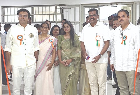 ನಿರ್ಮಲ ಆಸ್ಪತ್ರೆಯ ಆಟಿಸಂ ಕೇಂದ್ರವನ್ನು ಬಾಳಾಸಾಹೇಬ ಕಾಮತ ಉದ್ಘಾಟಿಸಿದರು. ಡಾ.ಜೀವನ ಮಾಳಿ, ಡಾ.ಚೈತನ್ಯ ಕರಾಂಜೆ, ಡಾ.ಸಮೀರ್ ಪಾಚೋರೆ, ಡಾ.ಚಂದ್ರಶೇಖರ ಹಳಿಂಗಳೆ ಇತರರಿದ್ದರು.