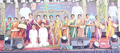 ಭಾರತೀ ಉತ್ಸವದಲ್ಲಿ ಕೆ.ಎಂ.ದೊಡ್ಡಿಯ ಪ್ರಾರ್ಥನಾ ಇಂಟರ್ ನ್ಯಾಷನಲ್ ಶಾಲೆಯ ವಿದ್ಯಾರ್ಥಿಗಳು ಪ್ರಥಮ ಸ್ಥಾನ ಪಡೆದರು.