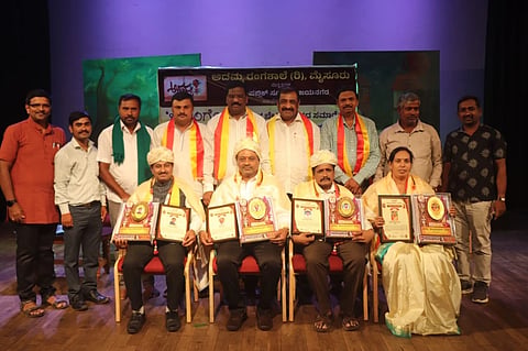 ಡಾ.ಎಸ್.ಎಲ್. ಸುರೇಶ್, ಟಿ. ಶ್ಯಾಮ್, ಗಿರೀಶ್ ಹುಣಸೂರು ಹಾಗೂ ಎಚ್.ಎಲ್. ಯುಮನಾ ಅವರಿಗೆ ಅದಮ್ಯ ಕಾಯಕಯೋಗಿ ಪ್ರಶಸ್ತಿ ಪ್ರದಾನ ಮಾಡಲಾಯಿತು. ಡಾ.ಈ.ಸಿ. ನಿಂಗರಾಜ್ ಗೌಡ, ಅಂಶಿ ಪ್ರಸನ್ನಕುಮಾರ್,  ಟಿ. ಸತೀಶ್ ಜವರೇಗೌಡ, ಚಂದ್ರು ಮಂಡ್ಯ ಇದ್ದರು.