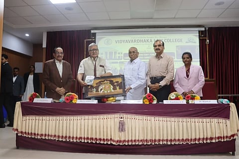  ವಿದ್ಯಾವರ್ಧಕ ಕಾನೂನು ಕಾಲೇಜಿನಲ್ಲಿ ಆಯೋಜಿಸಿದ್ದ  ಕಾರ್ಯಕ್ರಮದಲ್ಲಿ ಸಿ.ವಿ.ಗೋಪಿನಾಥ್, ಗುಂಡಪ್ಪ ಗೌಡ,  ಶ್ರೀಶೈಲ ರಾಮಣ್ಣವರ್, ಕೆ.ಎಂ.ರಾಜಶೇಖರ್,  ಡಾ. ಪಿ. ದೀಪು ಇದ್ದರು.