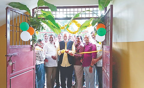 ಅರಕಲಗೂಡು ತಾಲೂಕಿನ ಕೊಣನೂರಿನಲ್ಲಿ ಹಿಂದುಳಿದ ವರ್ಗಗಳ ಕಲ್ಯಾಣ ಇಲಾಖೆ ವತಿಯಿಂದ ಸ್ಥಾಪನೆಯಾದ ನೂತನ ಬಾಲಕಿಯರ ವಿದ್ಯಾರ್ಥಿ ನಿಲಯದ ಕಟ್ಟಡವನ್ನು ಶಾಸಕ ಎ. ಮಂಜು ಉದ್ಘಾಟಿಸಿದರು. ಉಳ್ಳಾಗಡ್ಡಿ, ನಾಗರಾಜು, ಸೋಮು ಇತರರಿದ್ದರು.