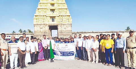 ಬೇಲೂರಿನಲ್ಲಿ ಆಯೋಜಿಸಿದ್ದ ಪೂರ್ವ ಸಿದ್ಧತಾ ಯೋಗ ಜಾಥಾಗೆ ಶಾಸಕ ಎಚ್.ಕೆ.ಸುರೇಶ್ ಚಾಲನೆ ನೀಡಿದರು. ಶ್ರೀಧರ್ ಕಂಕನವಾಡಿ, ಭಾಗ್ಯಮ್ಮ, ಅನ್ವರ್ ಭಾಷಾ,ಯತೀಶ್, ಬಸವರಾಜ್ ಸಿಗ್ಗಾವಿ, ಶೇಖರಪ್ಪ ಇತರರಿದ್ದರು. 