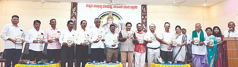 ಬ್ಯಾಡಗಿಯಲ್ಲಿ ಏರ್ಪಡಿಸಿದ್ದ ಕಾರ್ಯಕ್ರಮದಲ್ಲಿ ಪ್ರಕಾಶ ಮನ್ನಂಗಿ ರಚಿಸಿದ ಪುಸ್ತಕಗಳನ್ನು ಬಿಡುಗಡೆ ಮಾಡಲಾಯಿತು. ಡಾ.ಎಚ್.ಎಸ್. ನರೇಂದ್ರ, ಲಿಂಗಯ್ಯ ಹಿರೇಮಠ, ಬಿ.ಎಂ. ಜಗಾಪುರ, ಸತೀಶ ಕುಲಕರ್ಣಿ, ಮಾಲತೇಶ ಚಳಗೇರಿ, ಲಿಂಗರಾಜ ಸೊಟ್ಟಪ್ಪನವರ, ಮಹದೇವರ ಕರಿಯಣ್ಣನವರ, ಗಿರೀಶ ಇಂಡಿಮಠ ಇತರರಿದ್ದರು