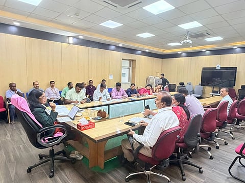  ಹಾಸನದಲ್ಲಿ ಜಿಲ್ಲಾಧಿಕಾರಿ ಕೆ.ಎಸ್.ಲತಾ ಕುಮಾರಿ ಅಧಿಕಾರಿಗಳೊಂದಿಗೆ ಸಭೆ ನಡೆಸಿ ಮಾತನಾಡಿದರು. ಸಿಇಒ ಶುಭಂ ಶುಕ್ಲಾ, ಉಪ ಅರಣ್ಯ ಸಂರಕ್ಷಣಾಧಿಕಾರಿ ಸೌರಭ್ ಕುಮಾರ್, ಹೆಚ್ಚುವರಿ ಪೊಲೀಸ್ ವರಿಷ್ಟಾಧಿಕಾರಿ ಶ್ರೀನಿಧಿ ಹಾಗೂ ವಿವಿಧ ಇಲಾಖೆಯ ಅಧಿಕಾರಿಗಳು ಇದ್ದರು.