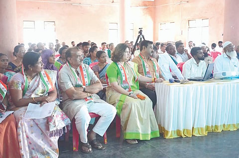 ಖಾನಾಪುರದಲ್ಲಿ ಹಮ್ಮಿಕೊಂಡಿದ್ದ ಎಸ್​ಐಆರ್​ ತರಬೇತಿ ಶಿಬಿರದಲ್ಲಿ ಮಾಜಿ ಶಾಸಕಿ ಡಾ.ಅಂಜಲಿ ನಿಂಬಾಳ್ಕರ್​, ಪಾರಸ್​ಚಂದ್ರ ಜೈನ್​, ವಿನಯ ನಾವಲಗಟ್ಟಿ ಇತರರಿದ್ದರು.