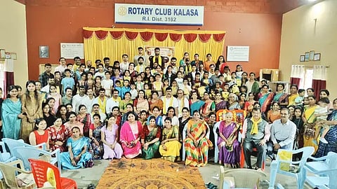 ಕಳಸ ಬ್ರಹ್ಮಶ್ರೀ ನಾರಾಯಣಗುರು ಬಿಲ್ಲವ ಸಮಾಜ ಸೇವಾ ಸಂಘದಿಂದ ಆಟಿಡೊಂಜಿ ಕೂಟ ಕಾರ್ಯಕ್ರಮ ನಡೆಯಿತು. ಶ್ರೀನಿವಾಸ್, ರಾಮಚಂದ್ರ, ಚಂದ್ರಶೇಖರ, ಪೂರ್ಣಿಮಾ ಕಿಶೋರ್, ಹೇಮಾ ರವಿ ಸುವರ್ಣ ಇತರರಿದ್ದರು.