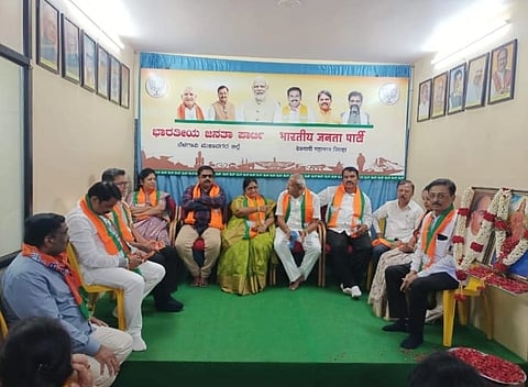 ಬೆಳಗಾವಿ ನಗರದ ಬಿಜೆಪಿ ಕಚೇರಿಯಲ್ಲಿ ಈಚೆಗೆ ನಡೆದ ಸಂಘಟನಾತ್ಮಕ ಸಭೆಯಲ್ಲಿ ಭೈರತಿ ಬಸವರಾಜ ಮಾತನಾಡಿದರು. ಅನಿಲ ಬೆನಕೆ, ಅಭಯ ಪಾಟೀಲ ಇತರರಿದ್ದರು.