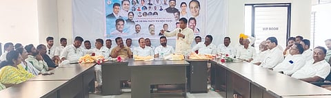 ಬೆಳಗಾವಿ ಕಾಂಗ್ರೆಸ್ ಭವನದಲ್ಲಿನ ಸಭೆಯಲ್ಲಿ ವಿನಯಕುಮಾರ ಸೊರಕೆ ಮಾತನಾಡಿದರು. ಚನ್ನರಾಜ ಹಟ್ಟಿಹೊಳಿ, ವಿನಯ ನಾವಗಲಟ್ಟಿ, ರಾಜಾಸಲೀಂ ಕಾಶೀಮನವರ, ಮುನೀರ್, ಶಂಭು ಶೆಟ್ಟಿ ಇತರರಿದ್ದರು.