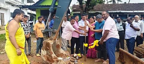 ಎನ್.ಆರ್.ಪುರ  ಮುಖ್ಯರಸ್ತೆಯ ಅಗಲೀಕರಣ ಕಾಮಗಾರಿಗೆ ಚಾಲನೆ ನಿಡಲಾಯಿತು. ಪಿ.ಆರ್.ಸದಾಶಿವ, ಜುಬೇದಾ, ಪ್ರಶಾಂತ್. ಎಲ್.ಶೆಟ್ಟಿ, ಲಕ್ಷ್ಮಣ್‌ಶೆಟ್ಟಿ, ಸುನೀಲ್‌ಕುಮಾರ್, ಎನ್.ಎಲ್.ಮುಕುಂದ, ಸೈಯದ್‌ವಸೀಂ, ಸುರಯ್ಯಭಾನು ಇತರರಿದ್ದರು.
