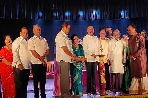 ಸಾಗರದಲ್ಲಿ ಪರಿಣಿತಿ ಕಲಾಕೇಂದ್ರ ಆಯೋಜಿಸಿದ್ದ ರಾಷ್ಟ್ರೀಯ ನೃತ್ಯ ಸಂಗೀತ ಜಾನಪದೋತ್ಸವ ಕಾರ್ಯಕ್ರಮವನ್ನು ಮಾಜಿ ಸಚಿವ ಹರತಾಳು ಹಾಲಪ್ಪ ಉದ್ಘಾಟಿಸಿದರು. ವೈ.ಎ.ದಂತಿ, ನಾಗರಾಜ ಪೈ, ವೀಣಾ ಬೆಳೆಯೂರು, ಟಿ.ವಿ.ಪಾಂಡುರಂಗ ಇತರರಿದ್ದರು.