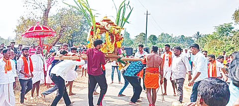 ಬಾಣಂತಮ್ಮ ಜಾತ್ರೋತ್ಸವಕ್ಕೆ ಭೇಟಿ ನೀಡಿದ ಸಂಸದ ಯದುವೀರ್ ಒಡೆಯರ್ ಮಾತು. ಎಸ್‌ಎಸ್23ಕುಮಾರಲಿಂಗೇಶ್ವರ ಸ್ವಾಮಿ ಅಡ್ಡಪಲ್ಲಕಿ ಮೆರವಣಿಗೆ.