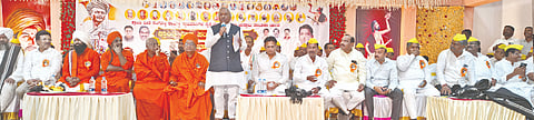 ಜೇವರ್ಗಿಯಲ್ಲಿ ಮಂಗಳವಾರ ಆಯೋಜಿಸಿದ್ದ ಕ್ರಾಂತಿವೀರ ಸಂಗೊಳ್ಳಿ ರಾಯಣ್ಣ ಹುತಾತ್ಮ ದಿನ, ವಿವಿಧ ೇತ್ರದ ಹಾಲುಮತ ಮತ್ತು ಸಹೋದರ ಸಮುದಾಯದ 1001 ಸಾಧಕರಿಗೆ ಗೌರವ ಸಮರ್ಪಣಾ ಸಮಾರಂಭದಲ್ಲಿ ಮಾಜಿ ಉಪ ಮುಖ್ಯಮಂತ್ರಿ ಕೆ.ಎಸ್​. ಈಶ್ವರಪ್ಪ ಮಾತನಾಡಿದರು. 