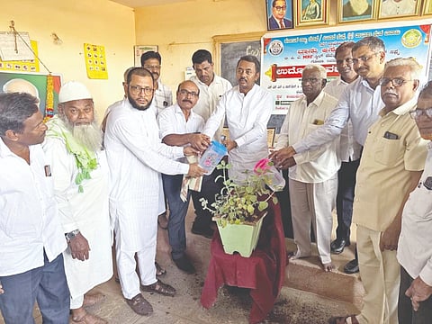  ಬಾದಾಮಿ ಪಟ್ಟಣದ ಅಂಜುಮನ್ ಸಂಸ್ಥೆ ಸಭಾಭವನದಲ್ಲಿ ಉದ್ಯೋಗಾವಕಾಶ ಕಾರ್ಯಕ್ರಮವನ್ನು ಶಾಸಕ ಭೀಮಸೇನ ಚಿಮ್ಮನಕಟ್ಟಿ ಉದ್ಘಾಟಿಸಿದರು. ಎಸ್.ಎಂ. ಹಿರೇಮಠ, ರಾಜಮಹ್ಮದ ಬಾಗವಾನ,  ದೊಡಮನಿ,   ಇತರರಿದ್ದರು.