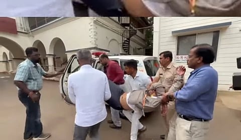 ಶಿವಕುಮಾರ್ ಪಾಟೀಲ್ ಅವರನ್ನು ಅಧೀನ ಅಧಿಕಾರಿಗಳು ಆಸ್ಪತ್ರೆಗೆ ಕಳುಹಿಸಿದ್ದಾರೆ.
