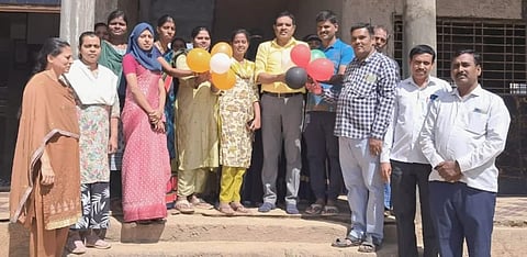 ಬಂಡಳ್ಳಿ ಮದರ್ ಮುಜಿದ ಹಿರಿಯ ಪ್ರಾಥಮಿಕ ಶಾಲೆಯಲ್ಲಿ ಆಯೋಜಿಸಿದ್ದ ಕ್ರೀಡಾಕೂಟಕ್ಕೆ ಕಾರ್ಯದರ್ಶಿ ಅಂಜುಮ್ ಪಾಷ ಚಾಲನೆ ನೀಡಿದರು. ಬಸವರಾಜು, ನಟರಾಜು, ಬಸವಣ್ಣ ಇತರರು ಇದ್ದರು. 