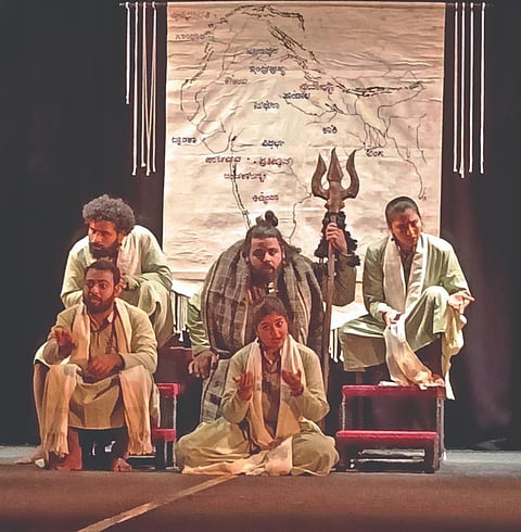 Historical drama ಹಾನಗಲ್ಲ ತಾಲೂಕಿನ ಶೇಷಗಿರಿಯಲ್ಲಿ ಪ್ರದರ್ಶನಗೊಂಡ ರಾಮ-ಕೃಷ್ಣ-ಶಿವ ಎಂಬ ನಾಟಕದ ದೃಶ್ಯ.
