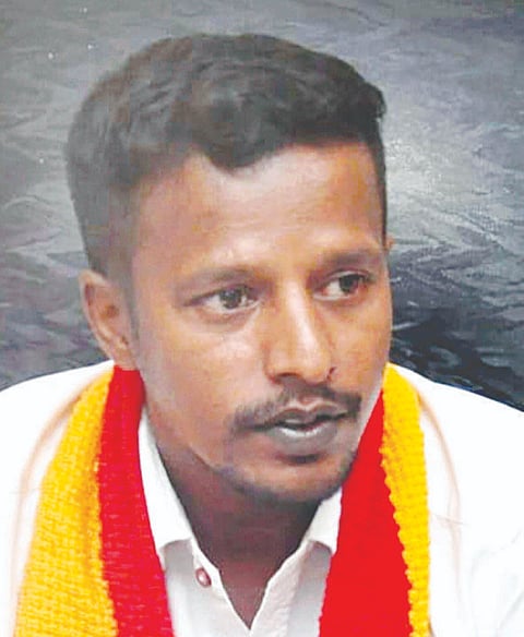 ತಾಲೂಕಿನ ಮಧ್ಯರಂಗನಾಥ ಸ್ವಾಮಿ ದೇವಾಲಯದಲ್ಲಿ ಮಂಳವಾರ ಶಿವನಸಮುದ್ರ ಸಮೂಹ ದೇವಾಲಯಗಳ ಹುಂಡಿ ಎಣಿಕೆ ಕಾರ್ಯ ನಡೆಯುತ್ತಿರುವುದು.